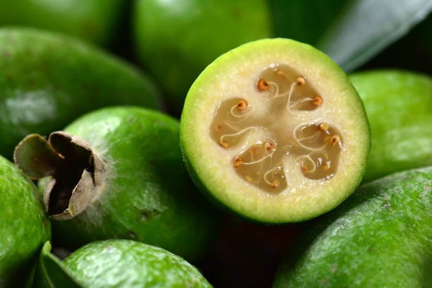 A pile of delicious feijoas